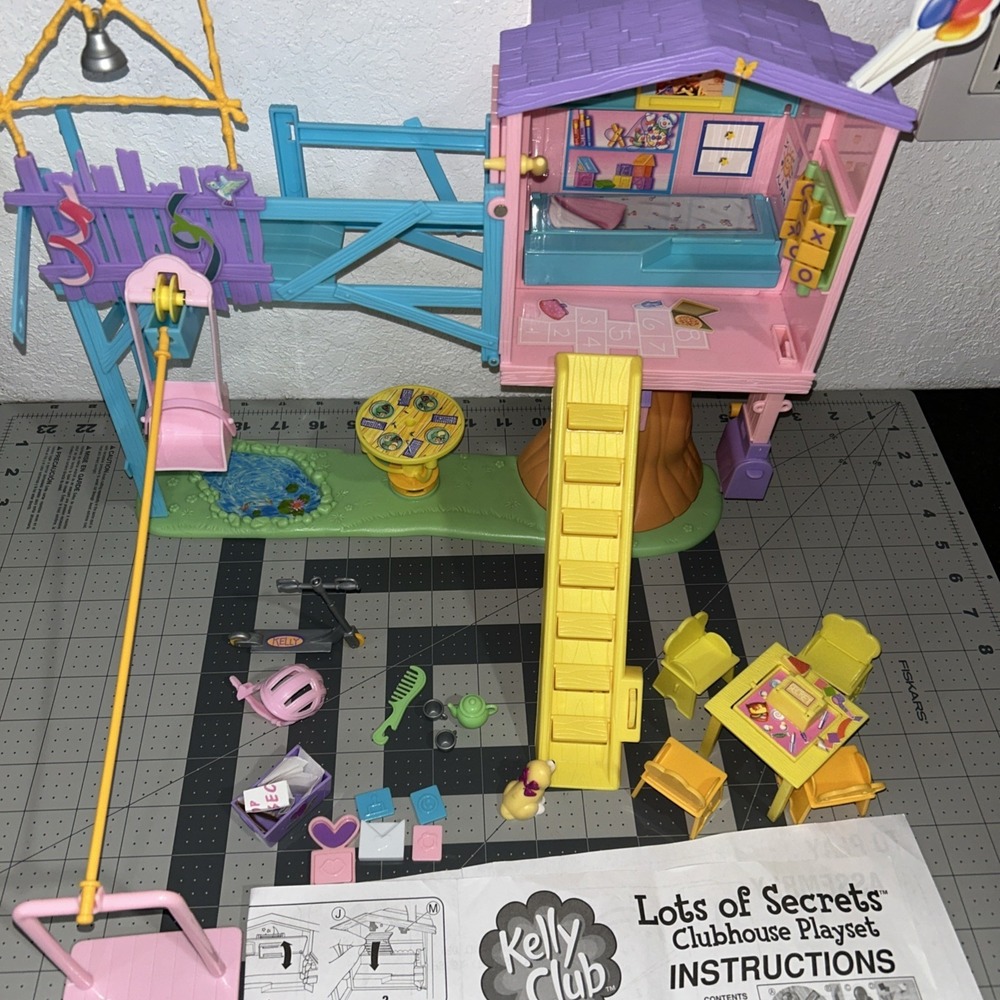 Mattel Kelly Clubhouse Playset 2002 Lots of Secrets Parts Pieces Instructions